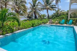 Colorful oceanfront condo with shared pool and jetted tub