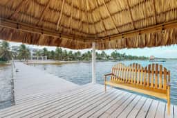 Oceanfront apartment on the beach with great ocean views, pool, WiFi & AC