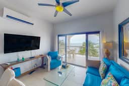 Oceanfront apartment on the beach with great ocean views, pool, WiFi & AC