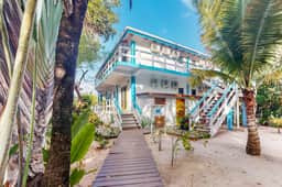 Oceanfront condo with pool, sea view, central AC & WiFi - steps to the beach