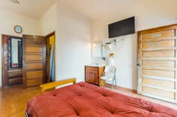 Charming studio w ocean view, deck, partial AC & WiFi - short walk to the beach