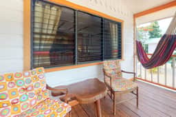 Perfect for large groups - five cabanas w private pool, WiFi-walk to the beach