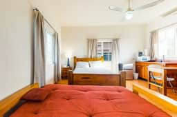 Charming studio w ocean view, deck, partial AC & WiFi - short walk to the beach