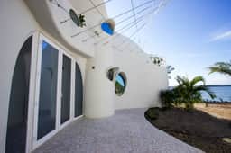 Waterfront organic architecture villa with pool & AC - near lagoon