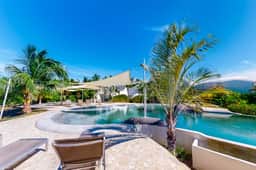 Lagoon View luxury suite with AC & pool