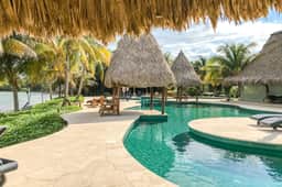 Romantic, secluded casita with partial AC, WiFi, pool and garden