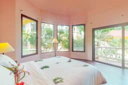 Romantic, secluded casita with partial AC, WiFi, pool and garden