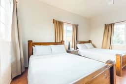 Cozy studio near town with an ocean view, free WiFi, partial AC & shared deck