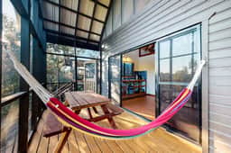 Romantic cabana with veranda, hammock, partial AC & WiFi - walk to the beach