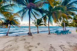 Charming beachfront condo with a kitchenette, shared pool, WiFi, & beach access
