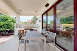 Oceanfront home w private beach, ocean view, kayaks, rooftop, WiFi & partial AC