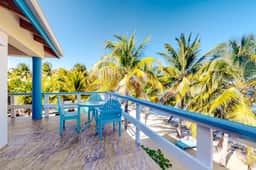 Comfortable oceanfront condo with a shared pool, ocean views & free WiFi