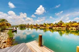 Spacious waterfront villa with private plunge pool, deck & full kitchen