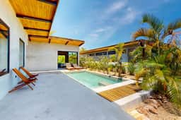 Spacious waterfront villa with private plunge pool, deck & full kitchen
