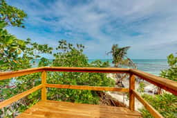 Beachfront cabin with private deck, ocean views & family-friendly vibe