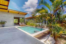 Luxury water view villa with splash pool, high speed WiFi & dog-friendly vibes