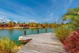 Luxury water view villa with splash pool, high speed WiFi & dog-friendly vibes