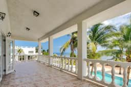 Stunning Oceanfront Villa w Private Pool, Dock, Ocean View, Partial AC & WiFi