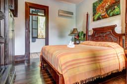 Lovely Suite with Riverfront Location, Pool, WiFi & AC