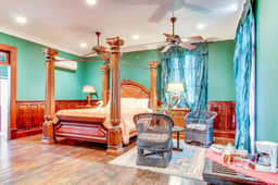 Lovely Riverfront Suite w Balcony, WiFi, AC, Pool & Gorgeous View