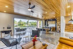 Luxurious villa with infinity pool, rooftop deck, kayaks & lagoon views