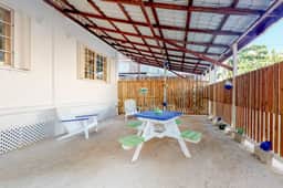 Tropical studio with partial AC & WiFi - 5 minutes to water taxis and the beach - Image 2