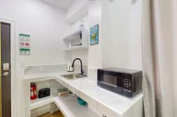 Cozy island cabana with central AC, bikes, BBQ area & walk-to-beach access - Image 5
