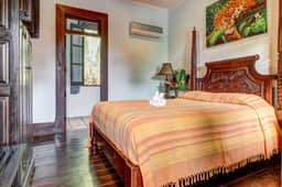 Lovely Suite with Riverfront Location, Pool, WiFi & AC - Image 2