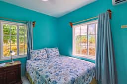 Central Caye Caulker Apartment with AC, Wi-Fi & Kitchen - Image 2
