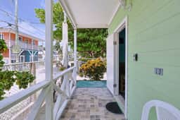 Central Caye Caulker Apartment with AC, Wi-Fi & Kitchen - Image 3