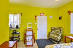 Cozy Caye Caulker Apartment in Central Location with AC & Kitchenette - Image 5