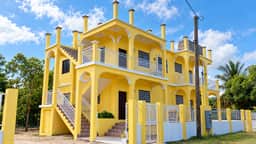 Coastal Dangriga Apartment with AC, In-Unit Laundry & Full Kitchen - Image 2