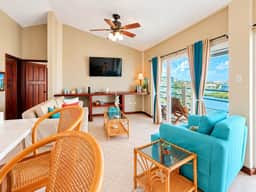 Renovated Lagoon View Condo with Pool in San Pedro - Image 4