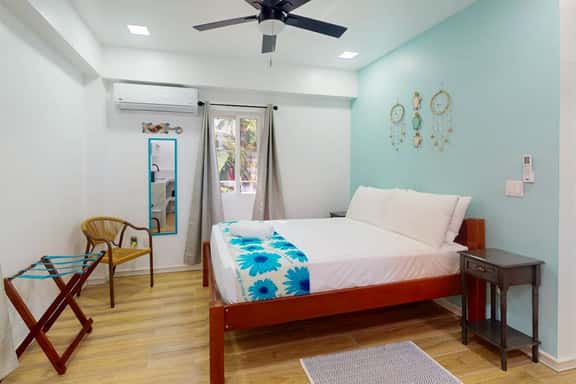 Cozy island cabana with central AC, bikes, BBQ area & walk-to-beach access - Image 1