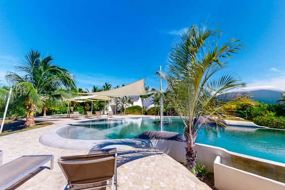 Waterfront organic architecture villa with pool & AC - near lagoon - Image 1