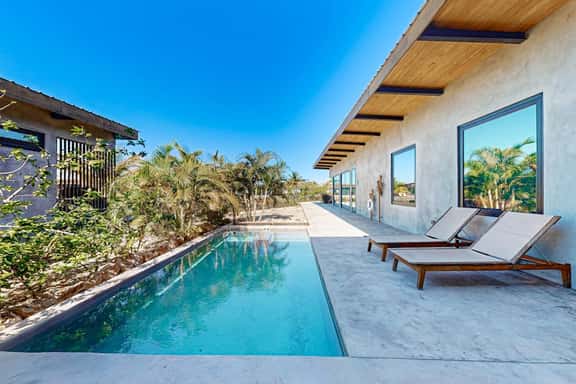 Luxury villa in gated community with tropical garden, pool & pet friendly - Image 1