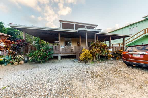 Two studios w ocean views, deck, partial AC & free WiFi - close to the beach - Image 1