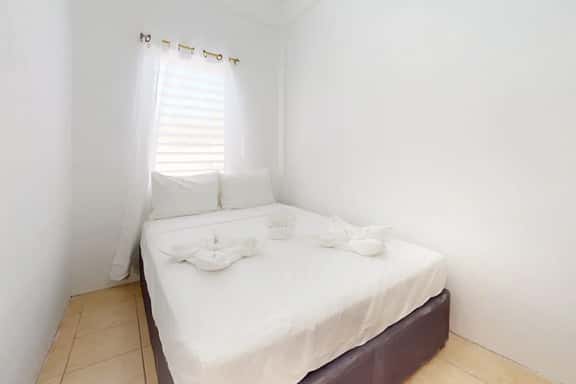 Cozy island retreat with WiFi, functional kitchenette and near to restaurants - Image 1