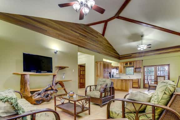 Modern Villa Home in Quiet Neighborhood w Balcony, WiFi, AC - Ideal for Day Trips - Image 1