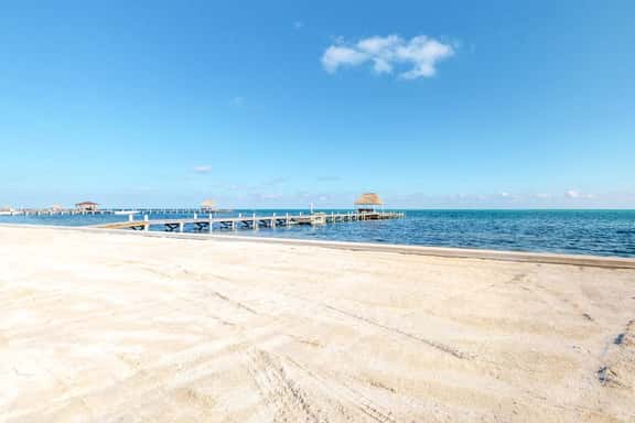 Family-friendly beachfront condo w shared pool & dock, sea view, WiFi & partial AC - Image 1