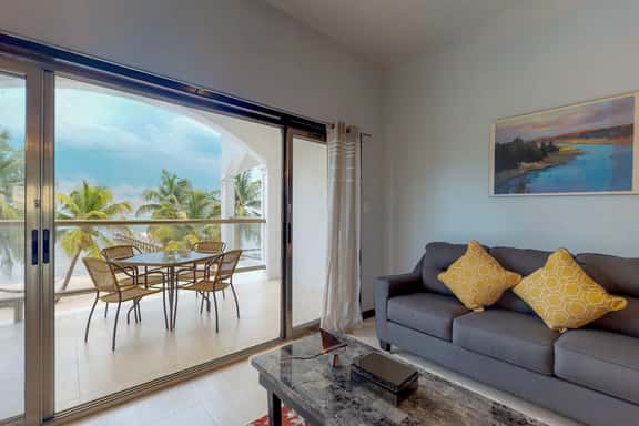Oceanfront condo with amazing water views, partial AC, WiFi & pool - Image 1