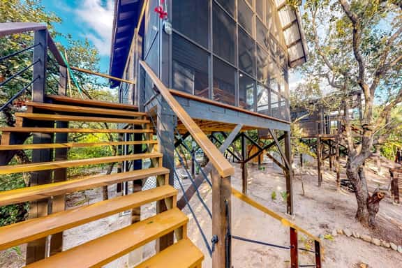 Three forest cabanas with verandas, hammocks, WiFi & partial AC - walk to beach - Image 1