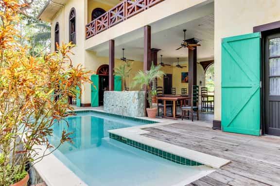 Deluxe Studio with Riverfront Location, WiFi, AC, & Pool - Image 1