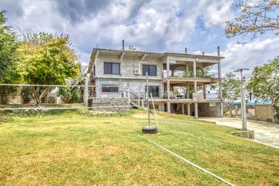Family Estate with High-Speed WiFi, Private Pool, Basketball, Office, & Patio - Image 1