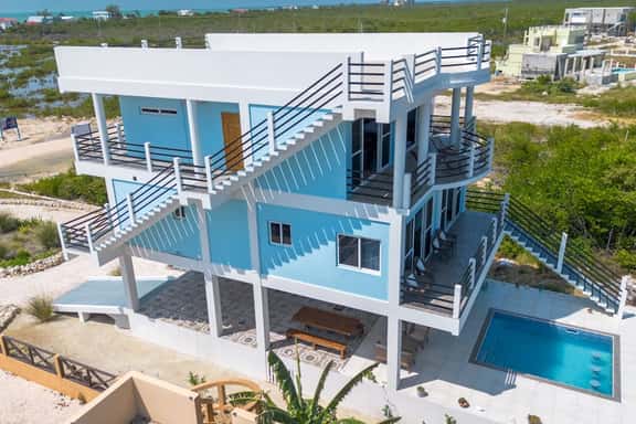 Luxe oceanfront escape with pool, lanais, penthouse suite & ground-floor access - Image 1