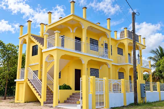 Cozy Dangriga Coastal Getaway with AC, In-Unit Laundry & Full Kitchen - Image 1