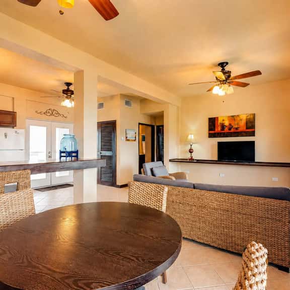 Apartment with WiFi, AC & shared outdoor pool - walk to the beach - Image 1