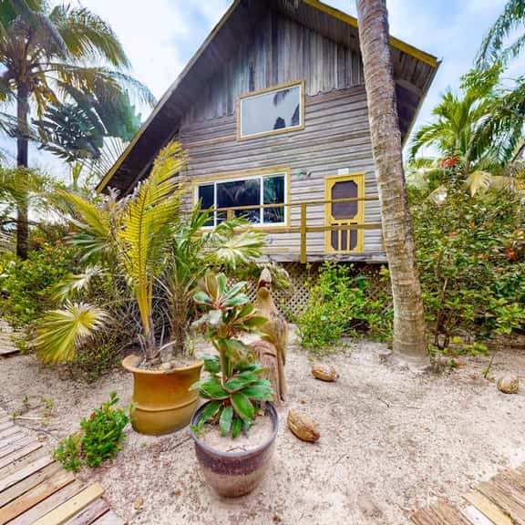 Two quiet oceanfront cabanas villa w private beach, dock, hammock, ocean view & WiFi - Image 1