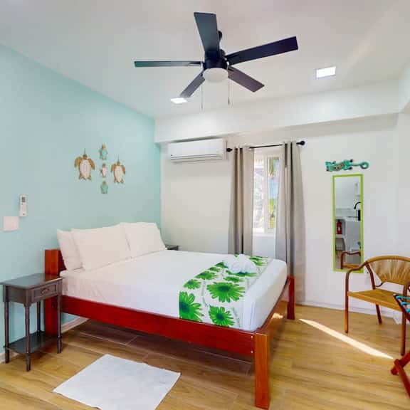 Charming island cabana with central AC, bikes & picnic area near beach - Image 1