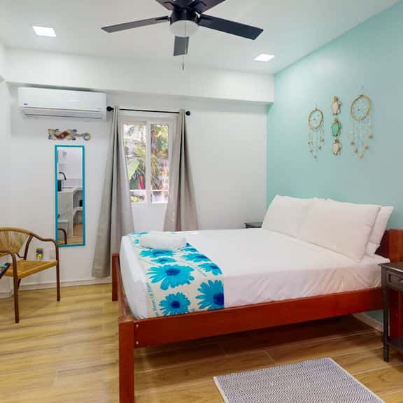 Cozy island cabana with central AC, bikes, BBQ area & walk-to-beach access - Image 1